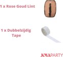Een rol roségouden lint en een rol dubbelzijdig tape.