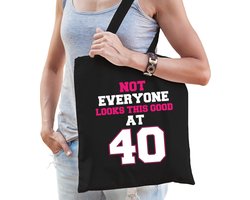 Not everyone looks this good at 40 - verjaardag cadeau tasje - zwart - voor dames - 40 jaar geworden