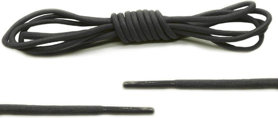 Een opgerolde en twee losse zwarte veters met gesp. De veters zijn 80 cm lang en 2 mm dik.