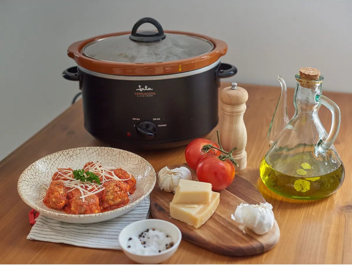 Afbeelding 2 van Jata JEOL2135 - Slowcooker - Terracotta schaal met glazen deksel - 3,5 liter inhoud - 180 Watt