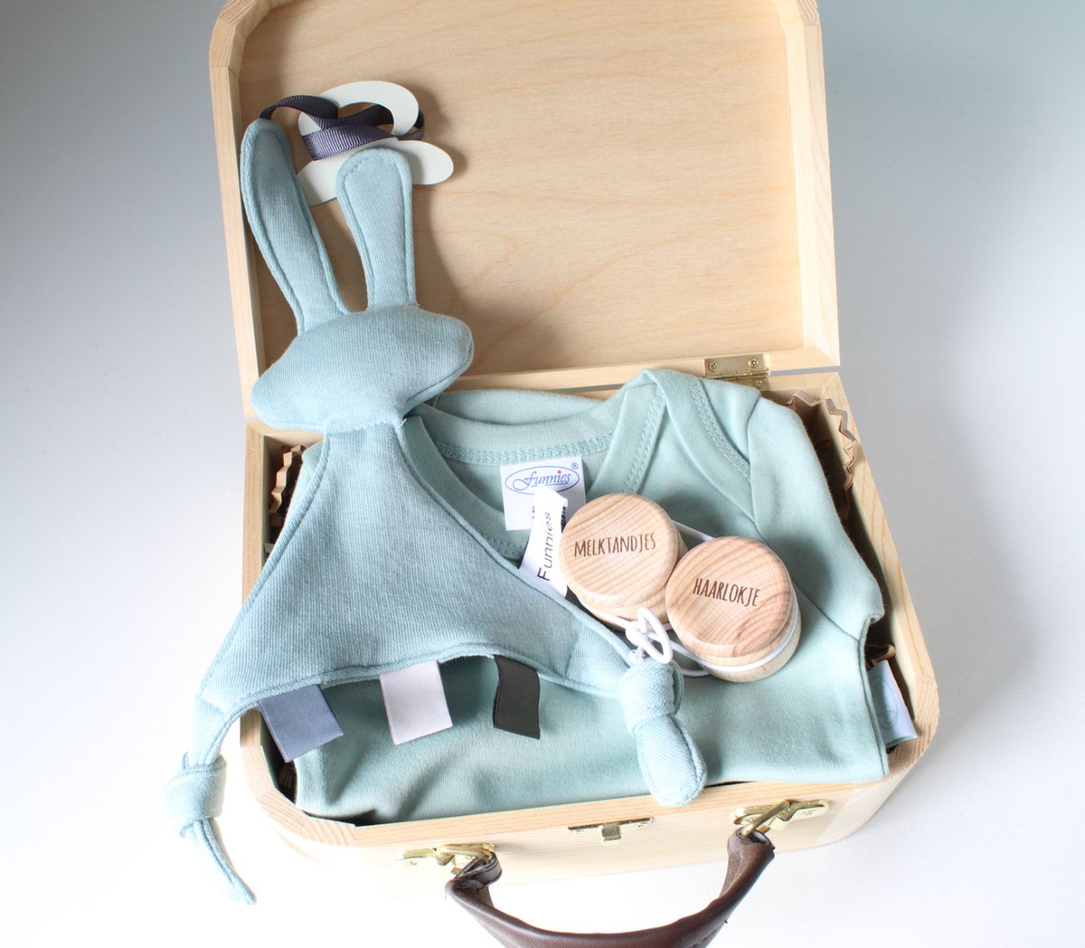Goedkoopste Koffertje 'Stone Green' - kraamcadeau - kraampakket - baby geschenk - zwangerschap - geboorte