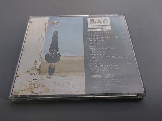 Achterkant CD met tracklist en landschap, Alan Parsons 'Try Anything Once'.