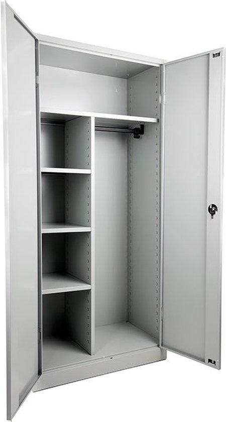 Grijze metalen kast met dubbele deuren en planken, lege garderobe.