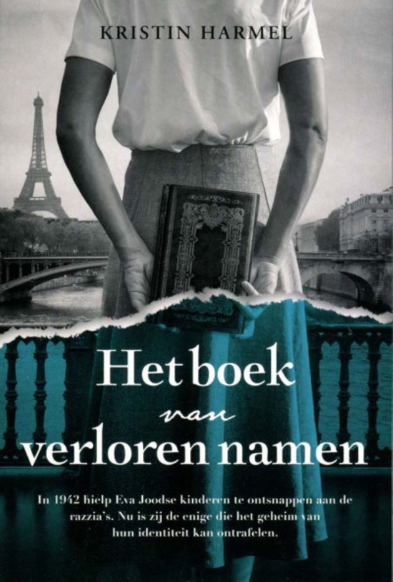 Boekomslag met de titel 'Het boek van verloren namen' van Kristin Harmel. Op de achtergrond de Eiffeltoren en Parijse bruggen.