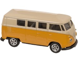 Deze retro modelauto Volkswagen T1 Bus uit 1963 is een echte musthave! De afmeting is 7,5cm x 3cm. Deze miniatuur auto is pure nostalgie. Een verzamel object, maar ook leuk speelgoed voor kinderen. Erg leuk voor uzelf of om als cadeau te geven.