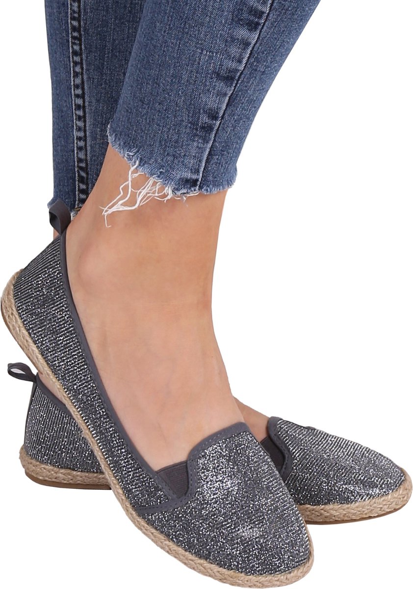 Grijze, glanzende espadrilles