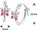 Zilverkleurige oorringen met een roze vlinderbedel, 12 mm en 6 mm.