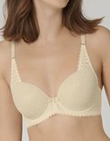 Soutien-gorge à armatures nude avec une fine texture chevrons et des finitions en dentelle sur les bretelles et le bas.