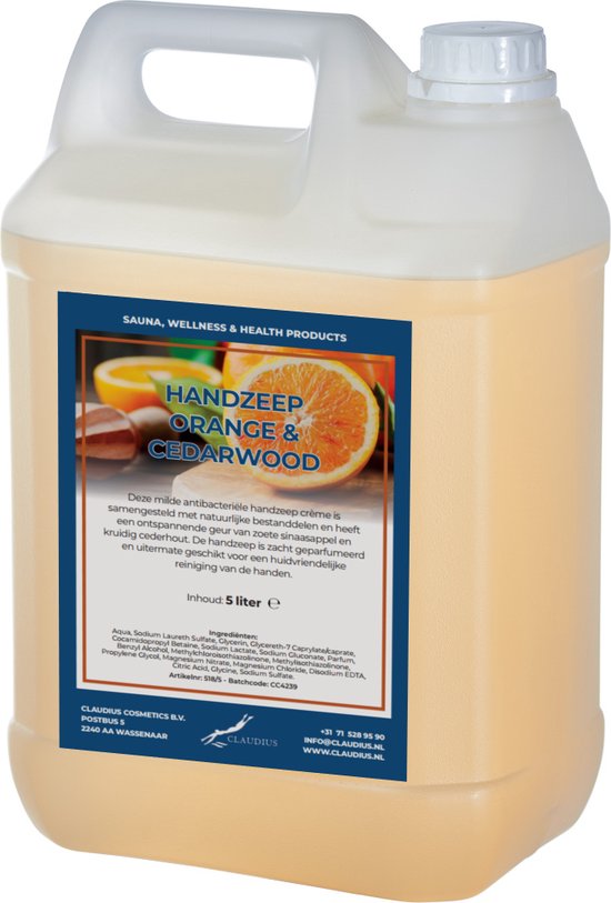 5 liter kan met handzeep, met een oranje-bruine kleur en een label met sinaasappel en cederhout.