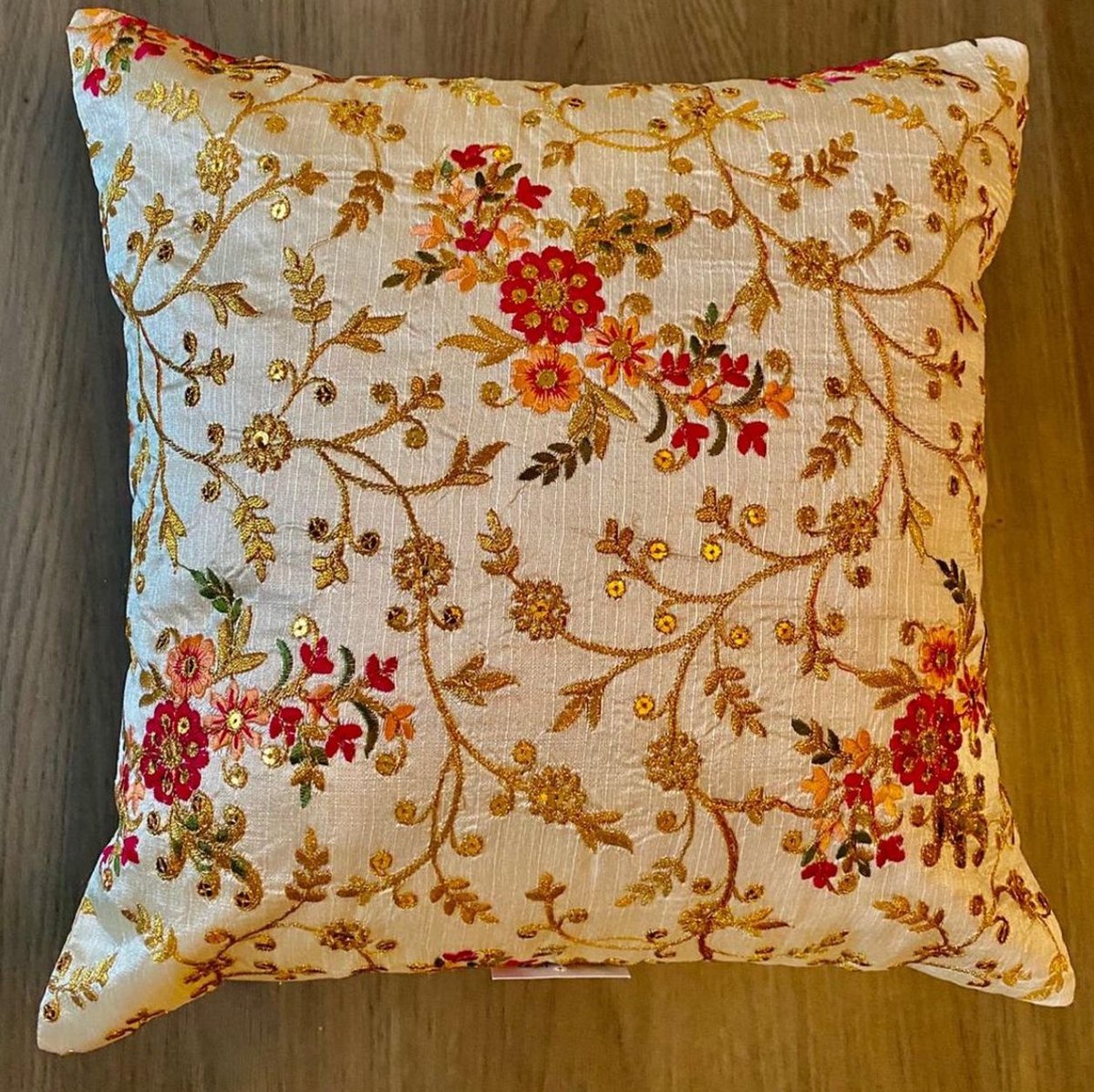 Kussens woonkamer - kussenhoes 30 x 30 cm - kussensloop - sierkussens - cushion cover - katoensilk - Kussenhoesjes - 2 stuks - etnisch Indiaas - borduurwerk - embroidery