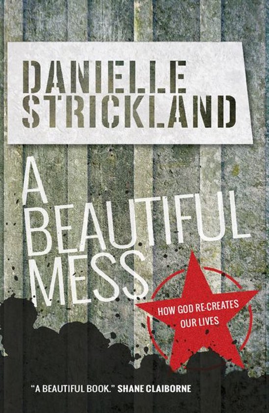 Boekomslag: "A Beautiful Mess" van Danielle Strickland, met tekst "HOW GOD RE-CREATES OUR LIVES".