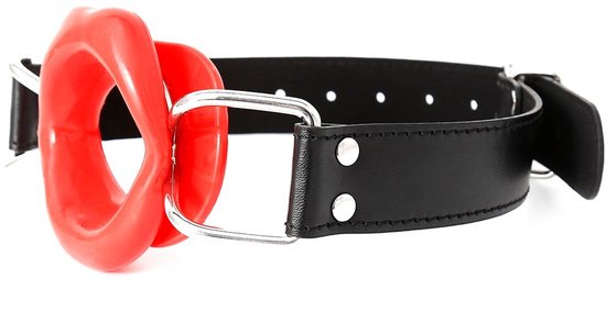 Zwarte leren band met gesp, rode lipvormige bal, metalen ringen zijaanzicht.