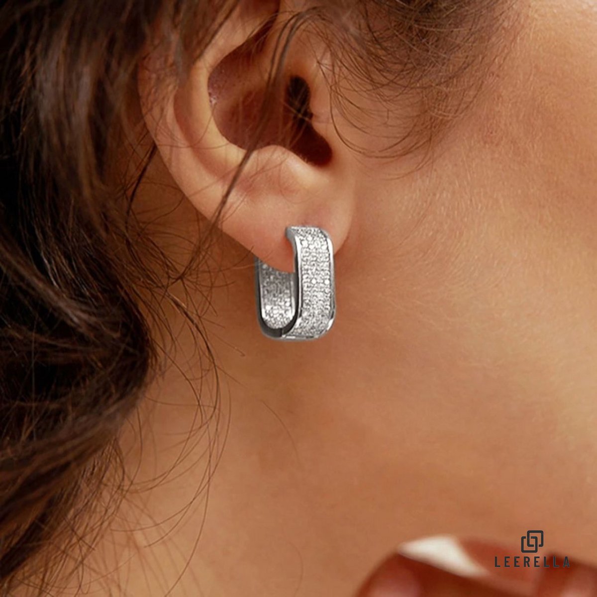 Leerella Stralende Vierkante Oorbellen met Zirconia - Zilverkleurig - Luxe Statement voor Elke Dag!