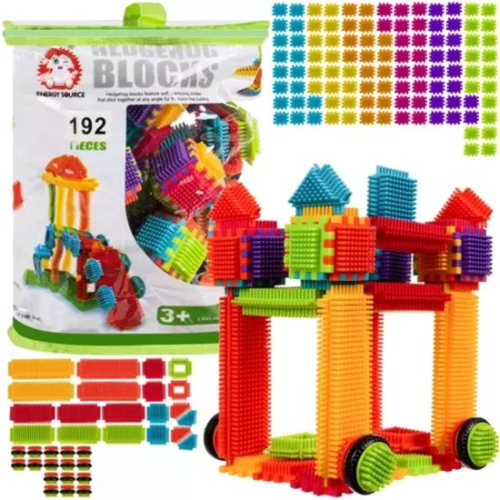Een collage met een zak 'Hedgehog Blocks', een model kasteel, en afbeeldingen van de individuele blokken in verschillende kleuren.