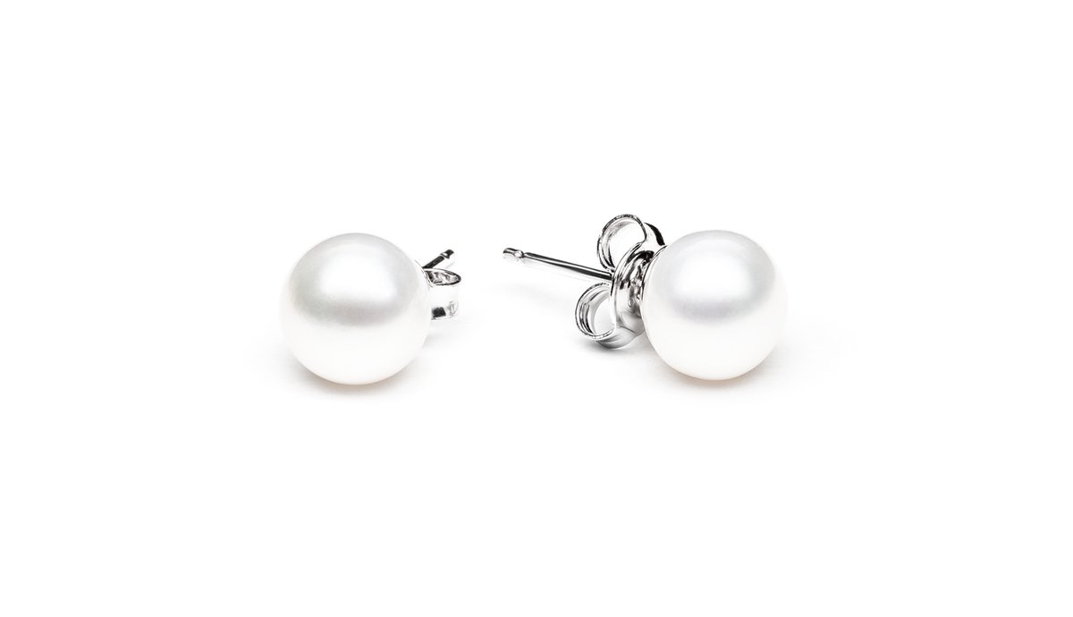Gaura – Klassieke oorknopjes met natuurlijke witte parels – 7,5–8 mm – Rhodium plated 925 sterling zilver