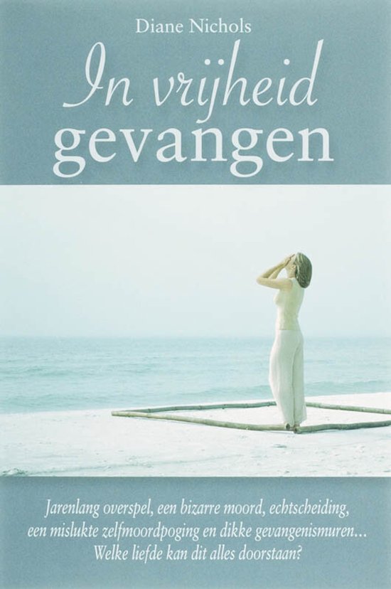 Boekomslag 'In Vrijheid Gevangen' van Diane Nichols. Een vrouw in wit staat op een strand, zee op achtergrond. Tekst: 'Jarenlang overspel...Welke liefde kan dit alles doorstaan?'