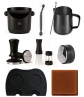 Adore Maison Barista Tools Set – 58mm - Tamper Pro, Koffieverdeler, WDT Tool Pro, Schoonmaakborstel, Tampermat, Melkkan 350ml, Espresso Lepel, Knockbox & Vaatdoek – Alles-in-1 Koffie Tools voor Thuisbarista’s