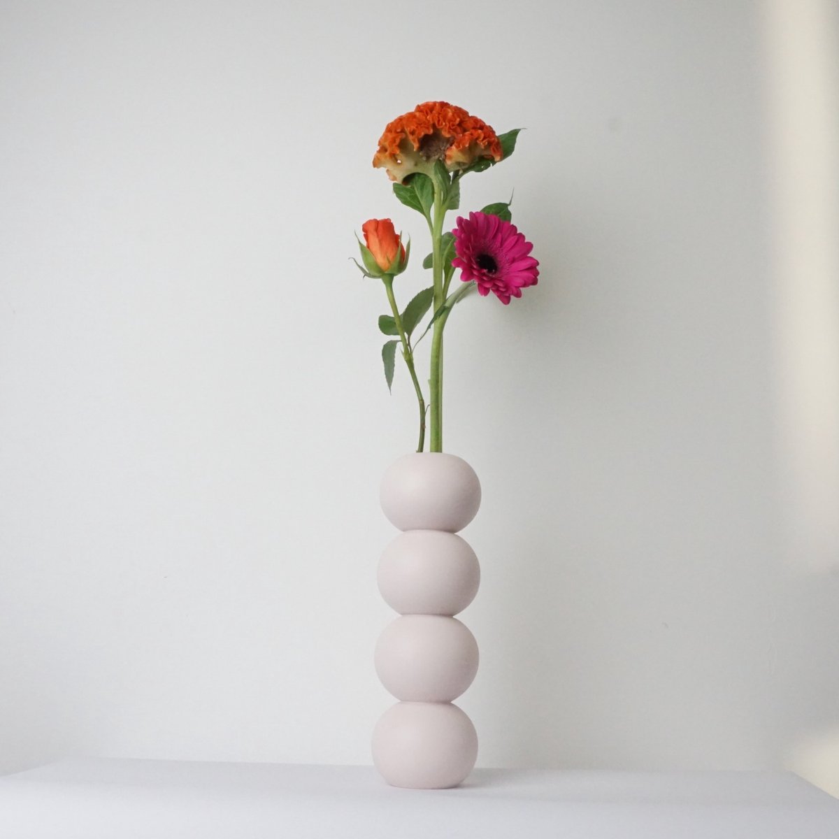 LEMON LILY Houten Vaas 'Stack' – Roze – Ø 8,5 × 26 cm – Inclusief Glazen Buisje – Handgemaakt Design vaas