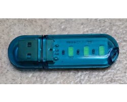 Een coole gadget die fel oplicht, deze LED verlichting met USB-A aansluiting (niet voor USB-C). Let op: Geeft alléén wit licht, zonder opslagcapaciteit! D.m.v. het slimme oogje kan je deze stick aan bijvoorbeeld je sleutelbos hangen.
