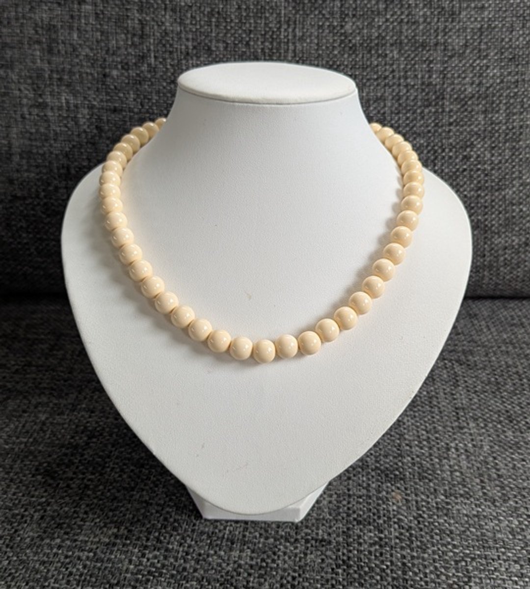 SWAN - halsketting - kralenketting - statement ketting - necklace - Milaan - kleine kralen - acryl - 10mm - vanille yellow