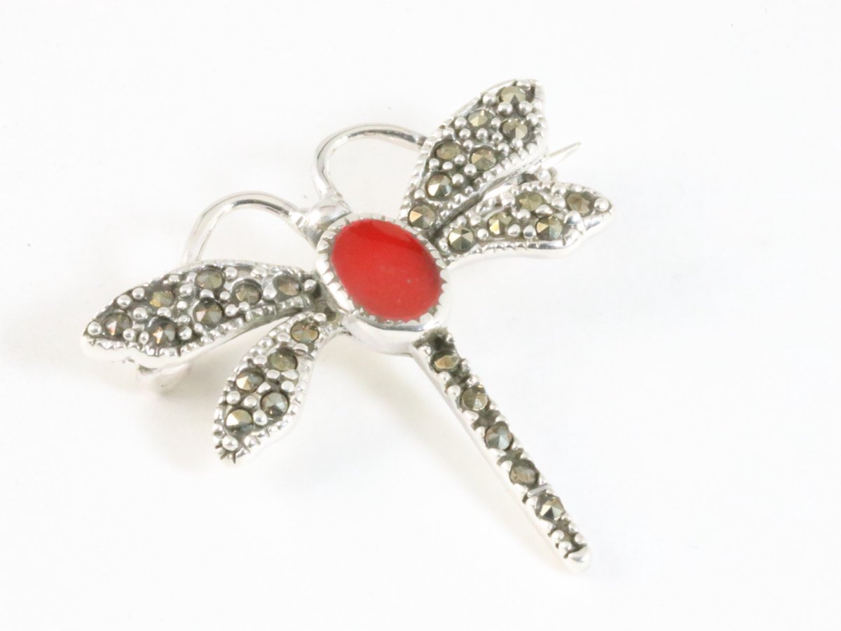 Zilveren libelle broche met carneool