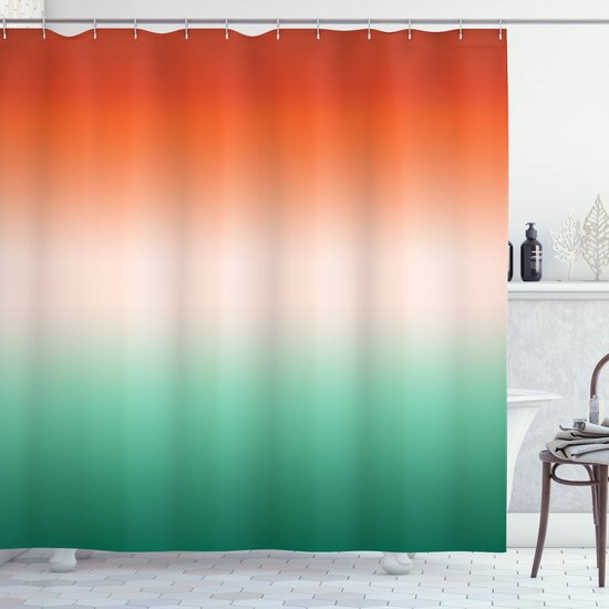 Rideau de douche avec un dégradé de couleur de l'orange au blanc puis au vert.