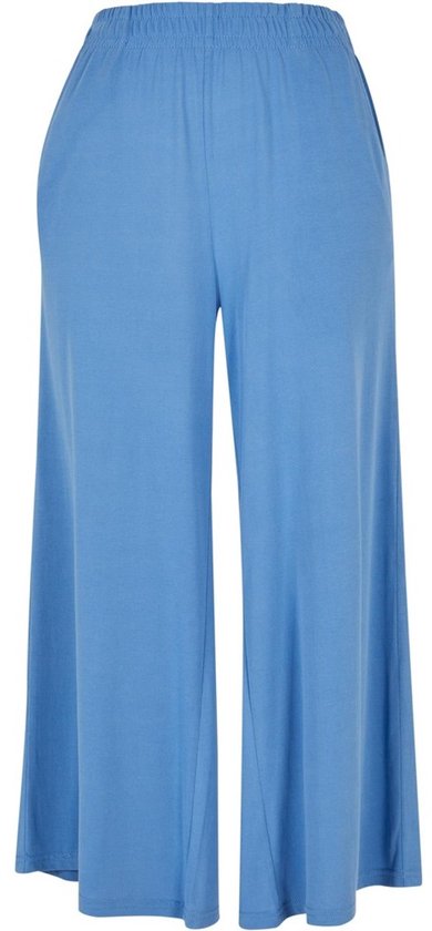 Lichtblauwe culottebroek met elastische tailleband.