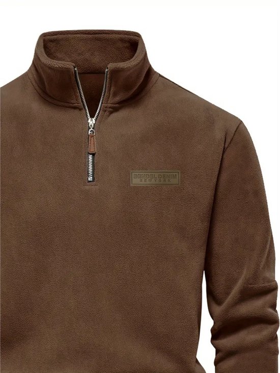 Bruine fleece trui met halve rits, leren label met 'DENIM NEW YORK'.