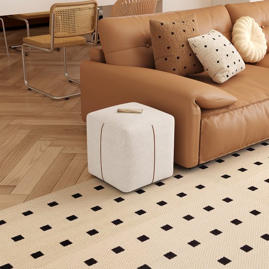 Poufs Guyii Meubella, Tabouret bas carré, tabouret de maquillage moderne, pouf beige, repose-pieds rembourré, adapté au salon, à la chambre, au hall.