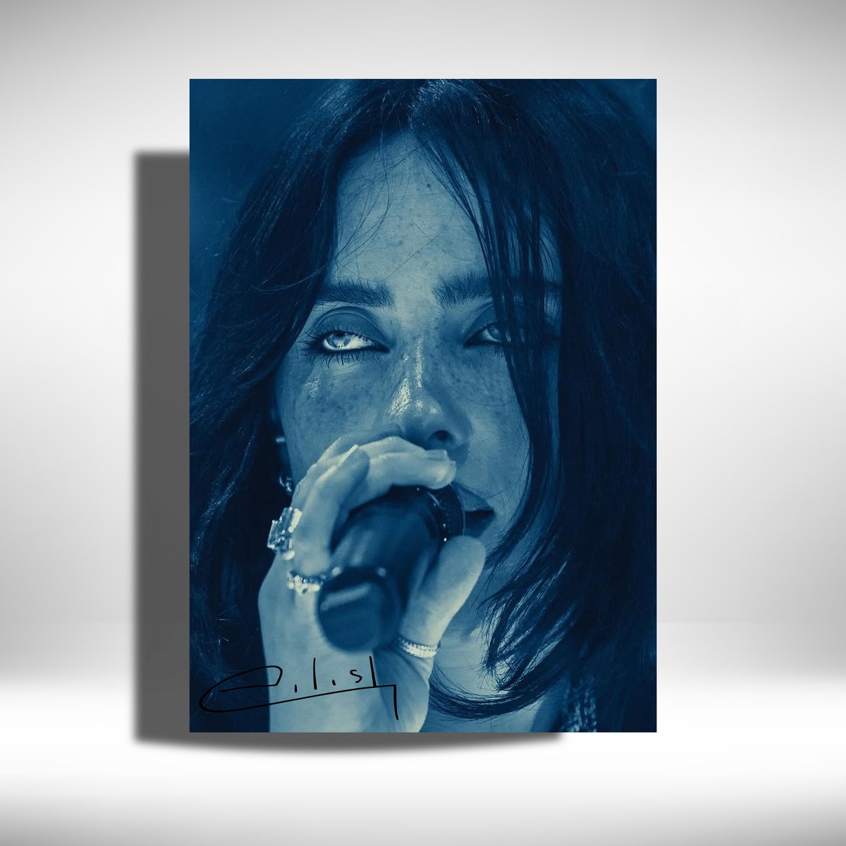 Luxe poster Billie Eilish - Blue - Metalen Poster 30x40cm Blauw