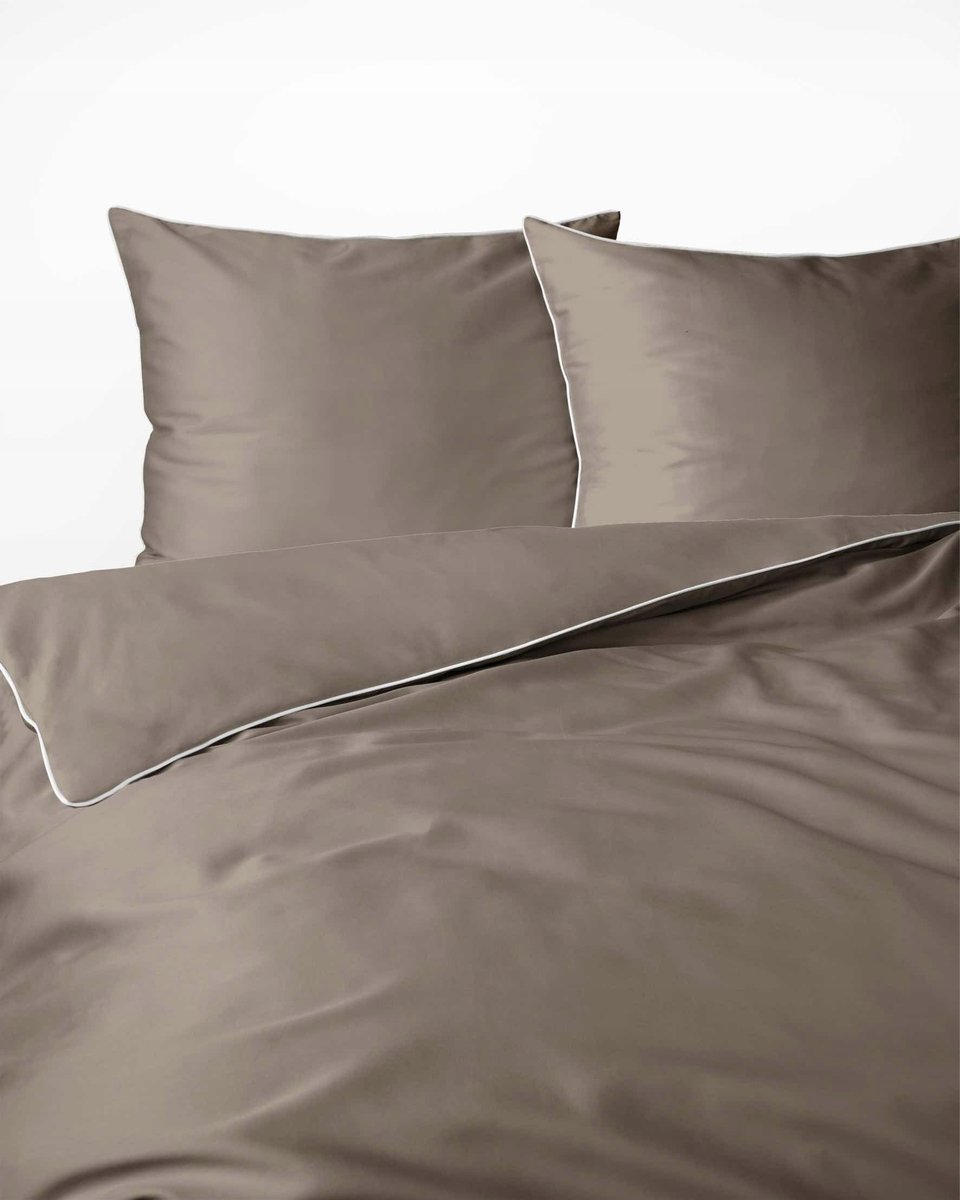 Makosatijn Beddengoed taupe taupe beige 160x200cm met lamy