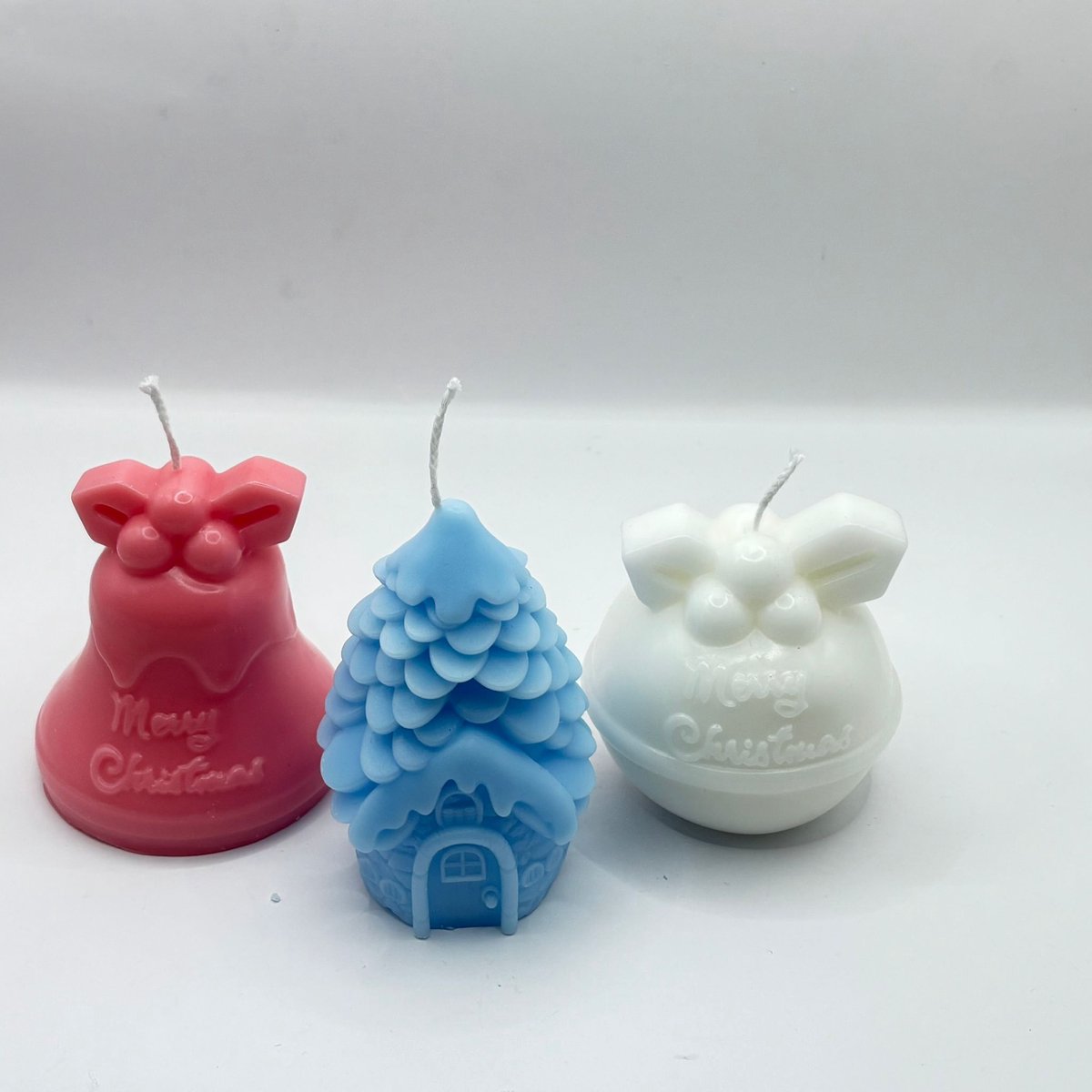 Kerst Geurkaarsen Set – 3 Handgemaakte Kaarsen in Kerstboom, Bel en Bal Vorm – Natuurlijke Palmwax – Geuren van Appel & Kaneel, Ceder en Vanille – Perfect als Cadeau of Decoratie