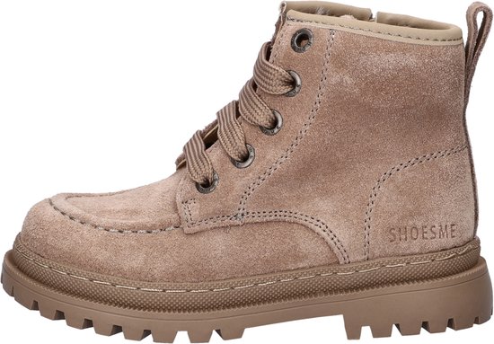 Zij-aanzicht van beige suède laarsjes met veter- en rits-sluiting, met Shoesme logo.