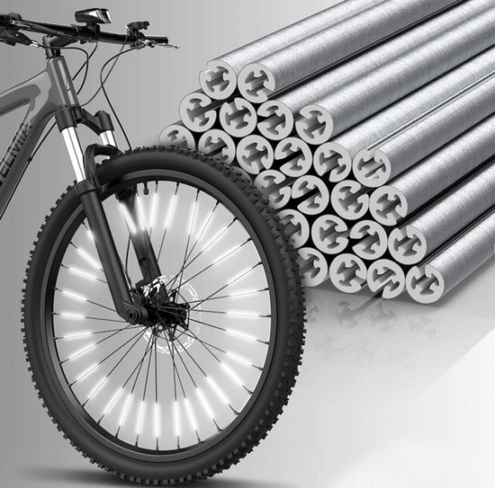 Vooraanzicht van een fietswiel met witte spaakreflectoren en een stapel grijze spaakreflectoren ernaast.
