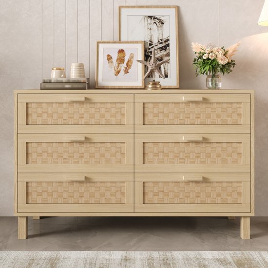 Buffet et commode en bois naturel - équipé de six tiroirs - armoire de chambre spacieuse - les tiroirs ont un aspect rotin