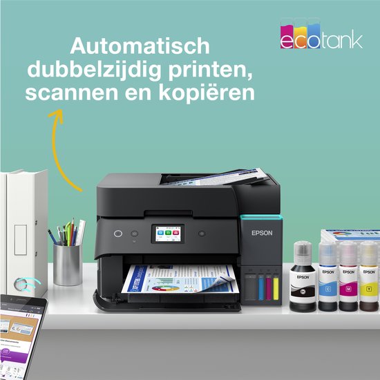 Zwarte Epson EcoTank printer op een bureau, met de tekst 'Automatisch dubbelzijdig printen, scannen en kopiëren'.