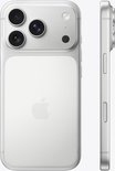 Zilverkleurige iPhone 17 Pro Max, achterkant en zijkant, met drievoudige camera en Apple-logo.