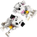 Twee speelse LEGO Dalmatiërs op een witte achtergrond.