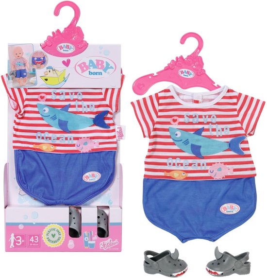 Baby Born pyjama met 'Save the Ocean' shirt, blauwe broek, grijze haaienschoentjes en roze hanger.