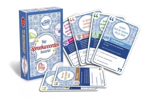 Het Spreekwoordenkwartet spel kaarten en doos. Blauw-wit met iconen zoals boot, kanon en helm. Speelkaarten met Nederlandse spreuken.