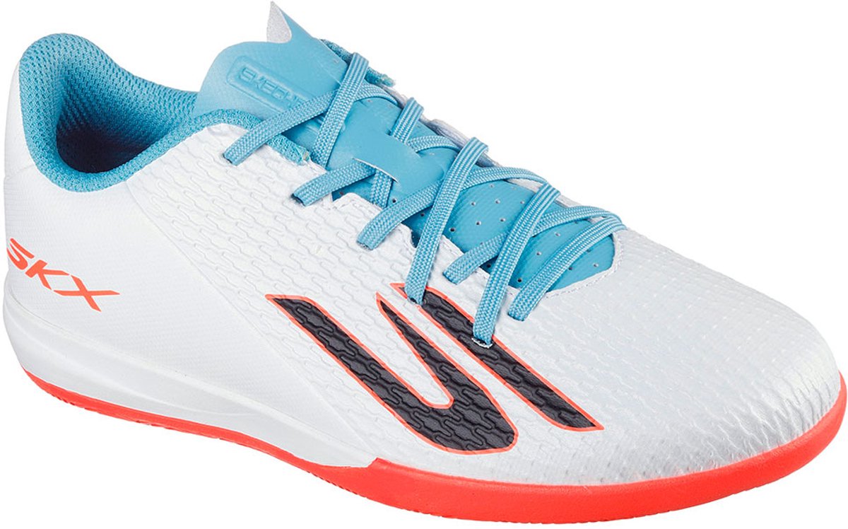 Witte Skechers voetbal schoenen voor jongeren, model SKX_2 JR, met blauwe accenten en een lichtgewicht bovenwerk voor balc...