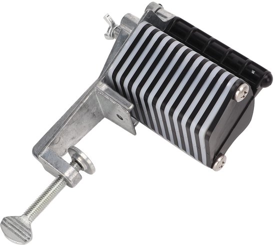 Metalen snijmachine met zwarte en witte gestreepte rollen, met klem.