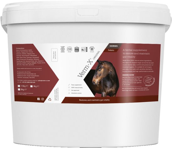 Een witte emmer met Verm-X Original voor paarden, met een afbeelding van een bruin paard.