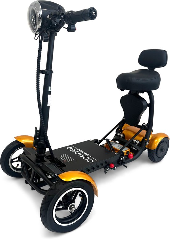 Gouden opvouwbare scootmobiel met zwart zadel, schuin van voren gezien. Met COMFYGO logo.