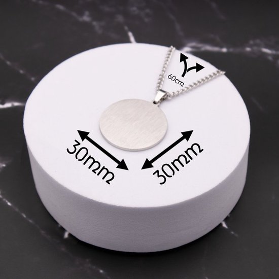 Achterkant van een zilverkleurige ronde hanger met afmetingen (30mm) en kettinglengte (60cm) aangegeven.