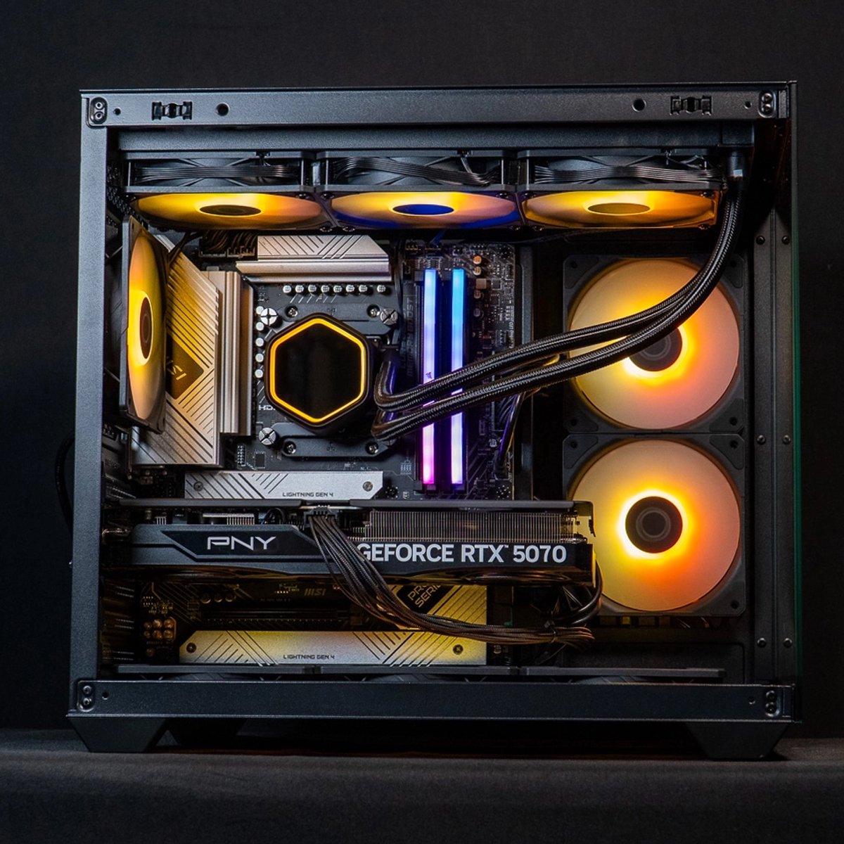 FlowUP Challenger Gaming PC met AMD Ryzen 7 7800X3D - afbeelding 2