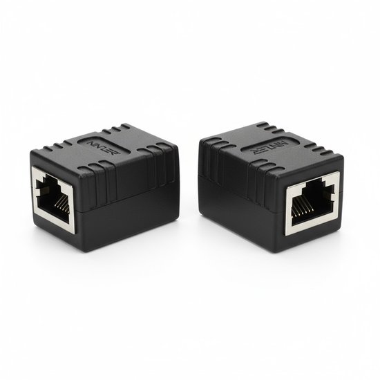 Twee zwarte RJ45 koppelstukken met metalen poorten en geribbelde zijkanten, het 'NINZER' logo op beide.