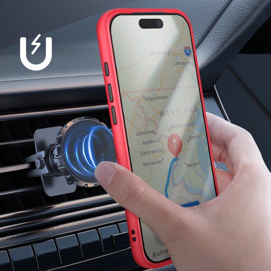 Rode iPhone 17 Pro Max hoes met ringstandaard magnetisch bevestigd aan een autohouder.