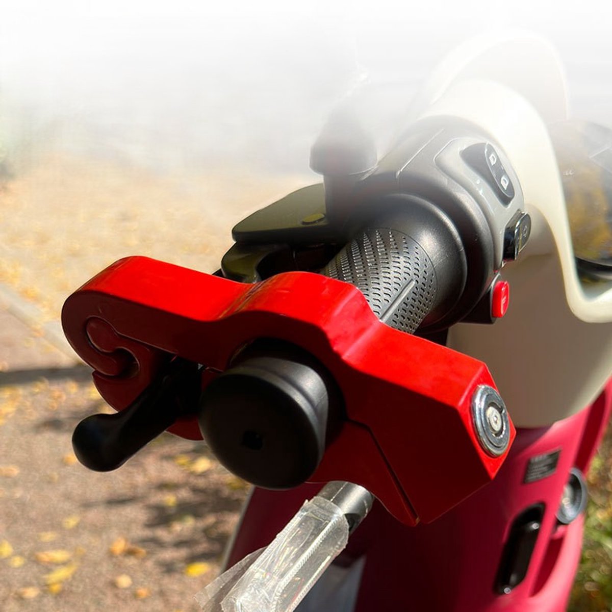 Motorslot stuurslot - Motor scooter grip lock - motor motorfiets brommer scooter slot - Stuurslot Handrem voor scooter - Fiets slot - Scooter slot - Brommer slot - LOUZIR – foto 4