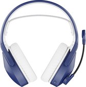 Blauw gaming headset met witte oorkussens en microfoon.